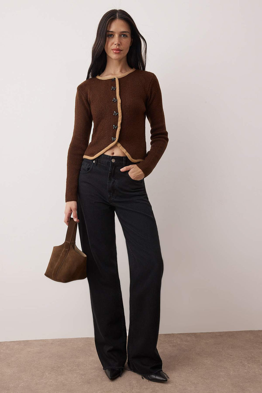 Trendyolmilla Kahverengi Fitted/Vücuda Oturan Kurdele Detaylı Crop Triko Hırka TWOAW26HI00173