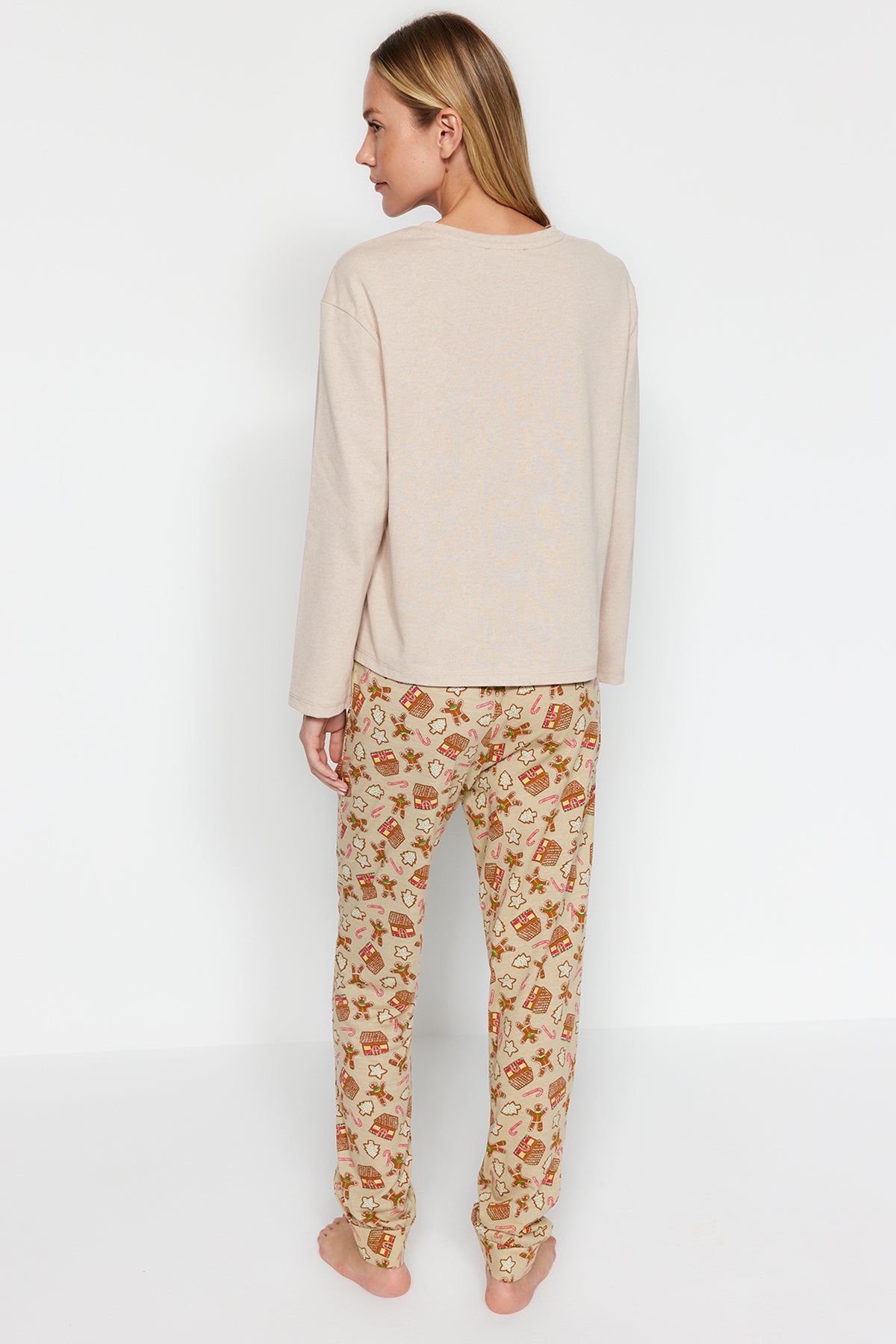 Trendyolmilla Krem %100 Pamuklu Yılbaşı Temalı Örme Pijama Takımı THMAW24PT00061