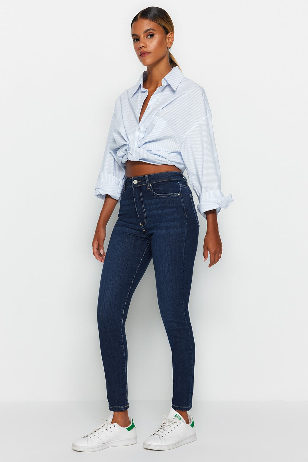 Trendyolmilla Açık Mavi Şekillendiren Etki Yüksek Bel Esnek Skinny Jeans TWOAW24JE00070