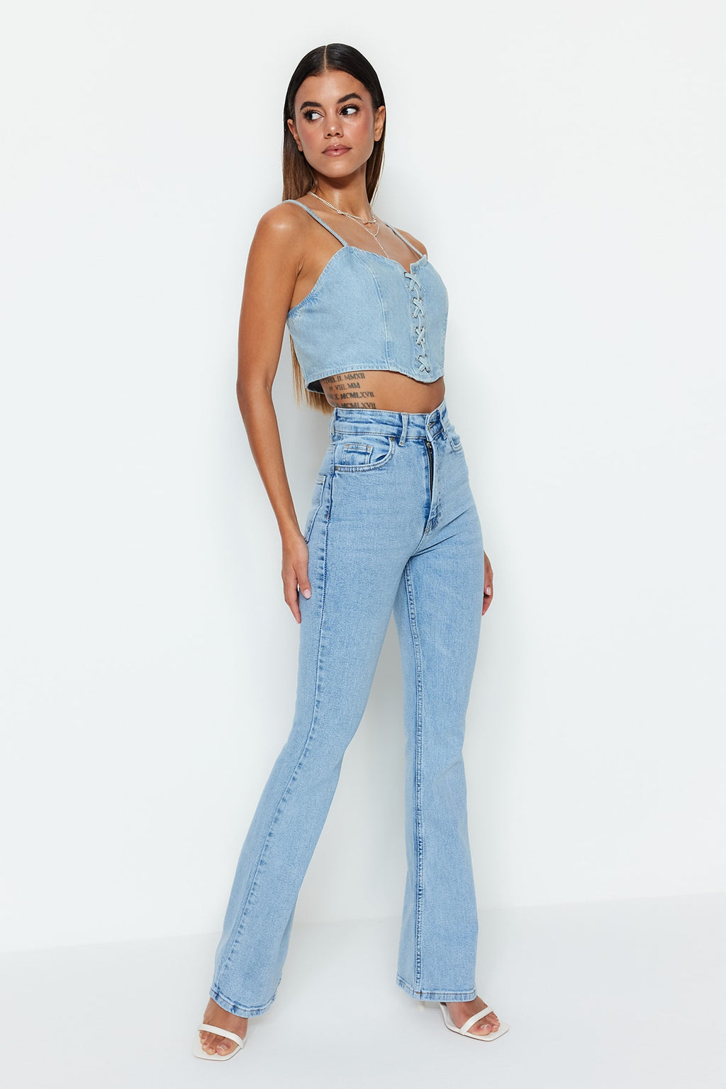 Trendyolmilla More Sustainable Açık Mavi Yüksek Bel Comfort/Esnek Flare İspanyol Paça Jeans TWOSS23JE00063