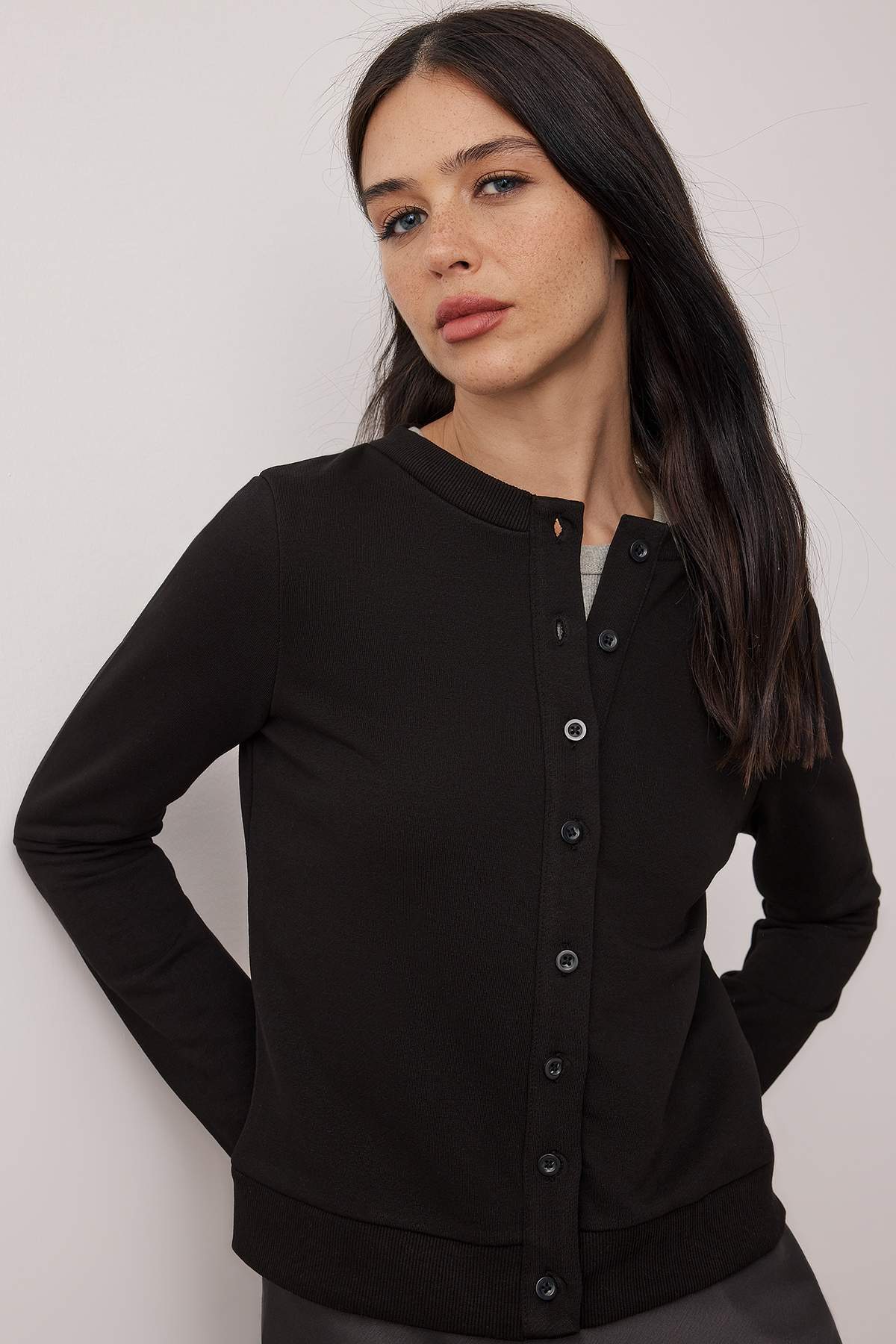 Trendyolmilla Siyah Düğmeli Regular/Normal Kalıp Örme Sweatshirt TWOAW26SW00162