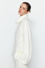 Trendyolmilla Vizon Yumuşak Dokulu Balıkçı Yaka Geniş Kalıp Triko Kazak TWOAW24KZ00426