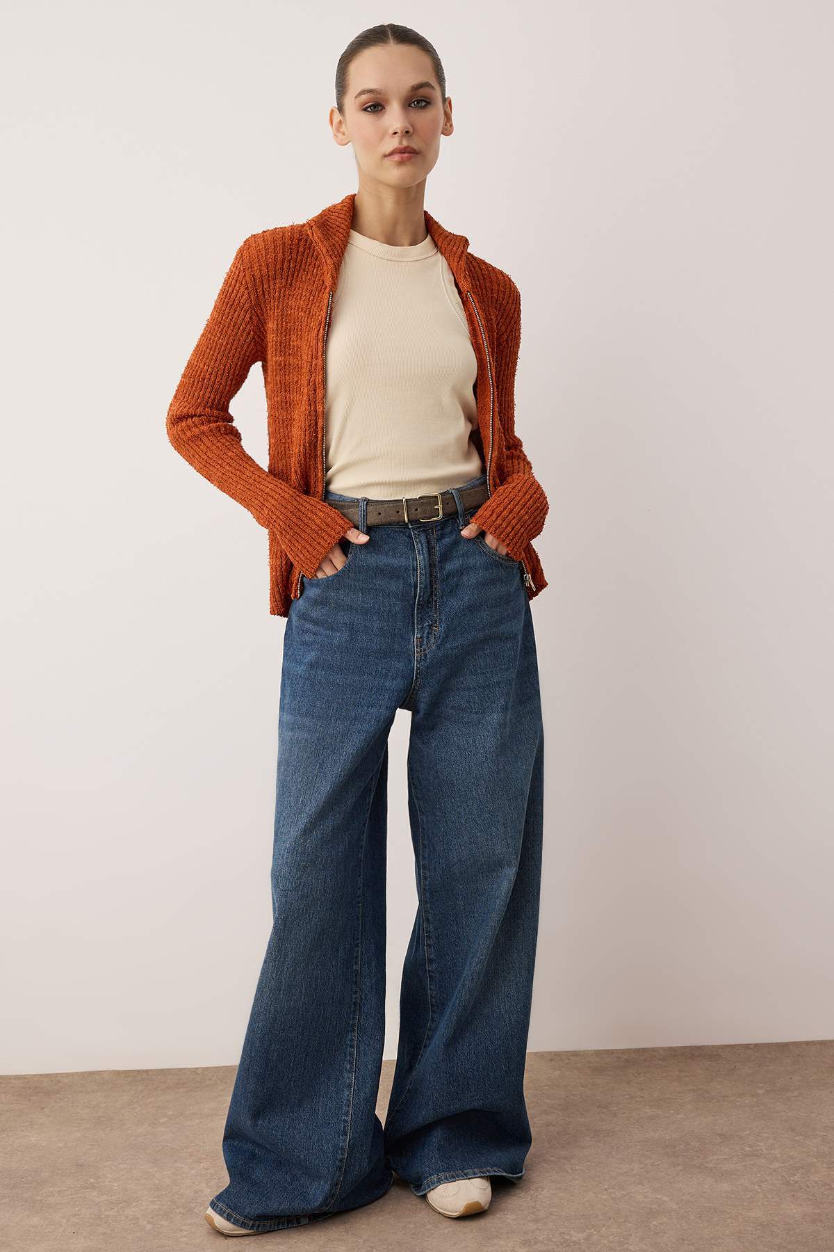 Trendyolmilla Wardrobe Essentials Turuncu Fermuarlı Dik Yaka Yumuşak Dokulu Pamuklu Triko Hırka TWOAW26HI00088