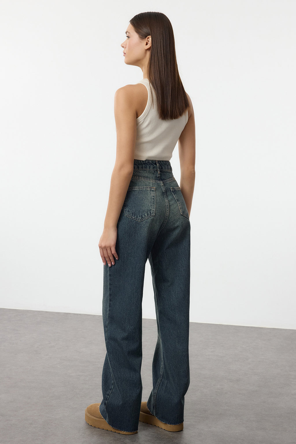 Trendyolmilla Ekru Paçası Kesikli Yüksek Bel Straight %100 Pamuk Non-Stretch Jeans TWOAW25JE00378
