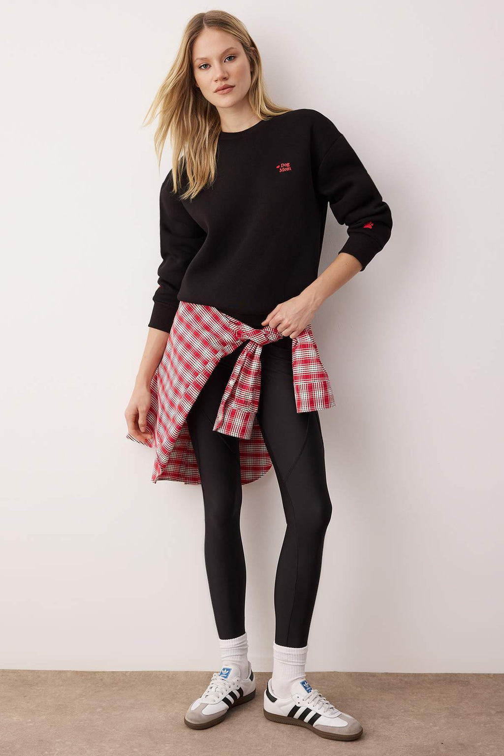 Trendyolmilla Siyah Regular/Normal Kalıp Nakış Detaylı Kalın İçi Polarlı Örme Sweatshirt TWOAW26SW00200
