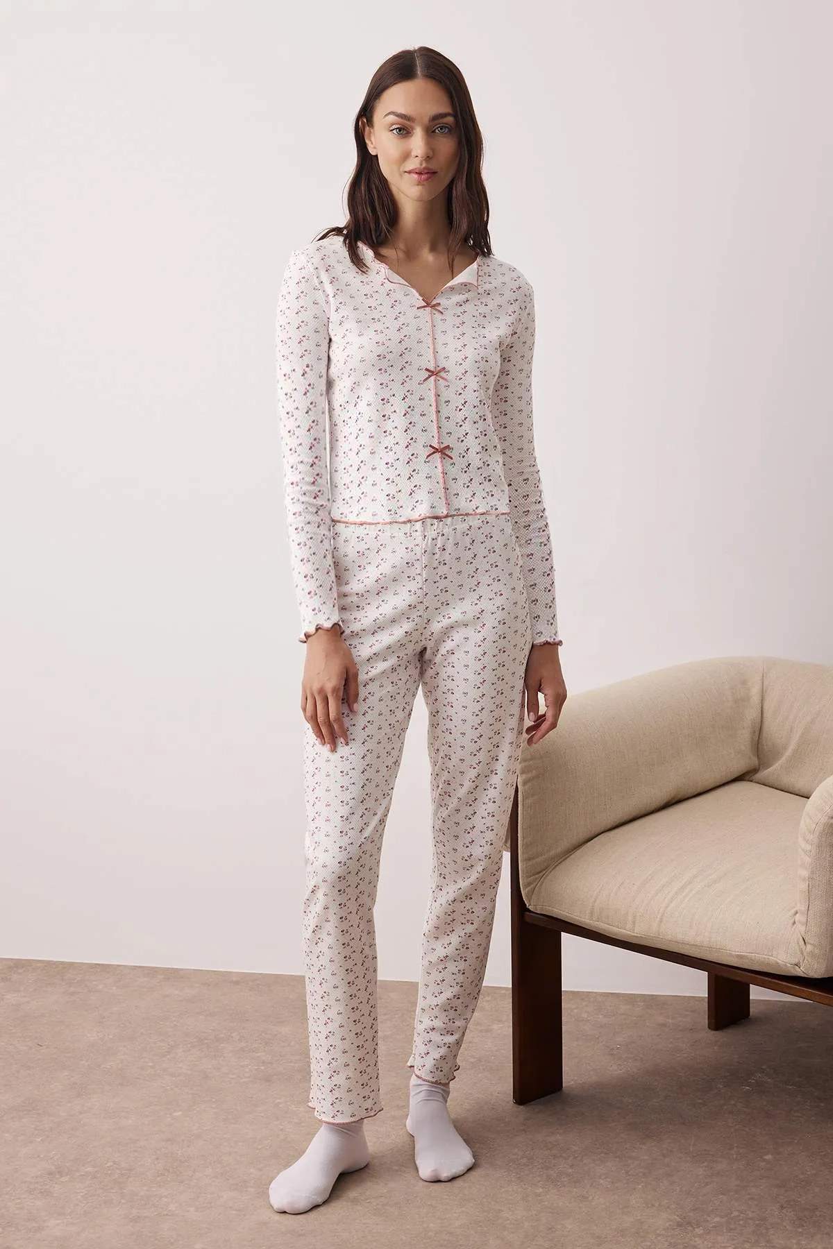 Beyaz %100 Pamuklu Çiçekli Kurdele/Fiyonklu Dokulu Pike Kumaş Örme Pijama Takımı THMAW26PT00069 Secondary image