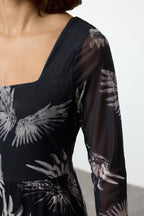 Trendyolmilla Lacivert Tül Çiçekli Vücuda Oturan Kare Yaka Uzun Kol Maxi Esnek Örme Kalem Elbise TWOAW24EL00291