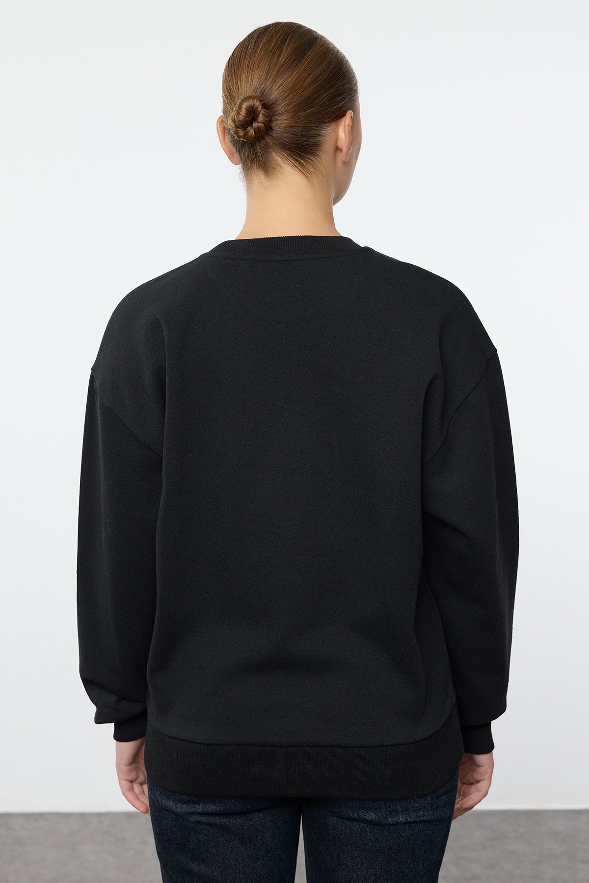 Trendyolmilla Siyah Animal Nakışlı Regular/Normal Kalıp Kalın İçi Polarlı Örme Sweatshirt TWOAW24SW00196