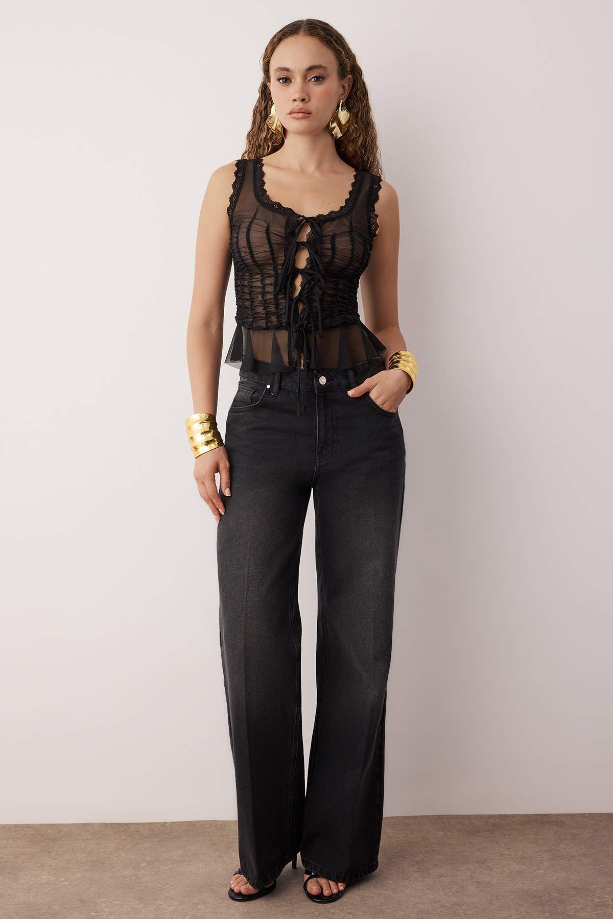 Trendyolmilla Siyah Astarsız Tül Dantel Şeritli Büzgü Detaylı Tül Party Bluz TPRSS25BZ00052 Secondary image