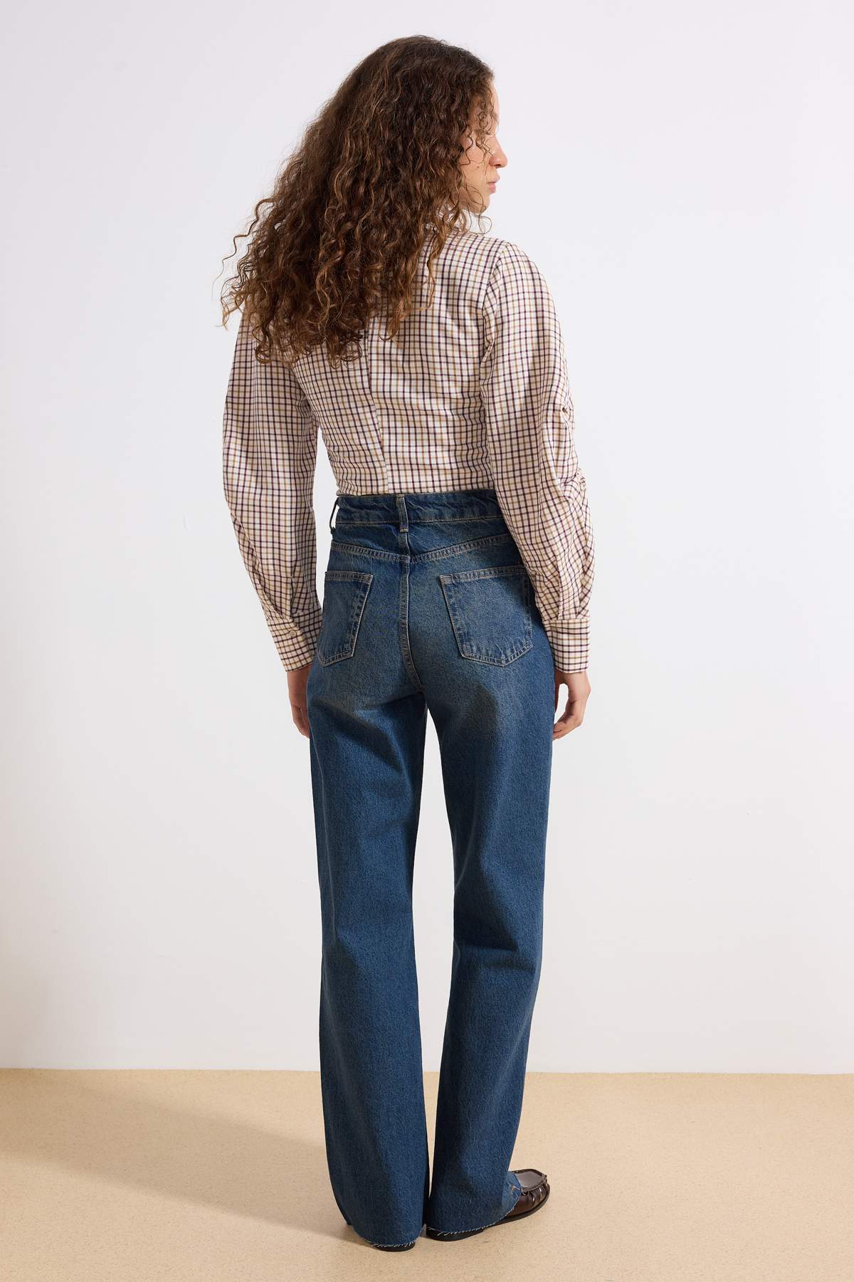 Trendyolmilla Ekru Paçası Kesikli Yüksek Bel Straight %100 Pamuk Non-Stretch Jeans TWOAW25JE00378
