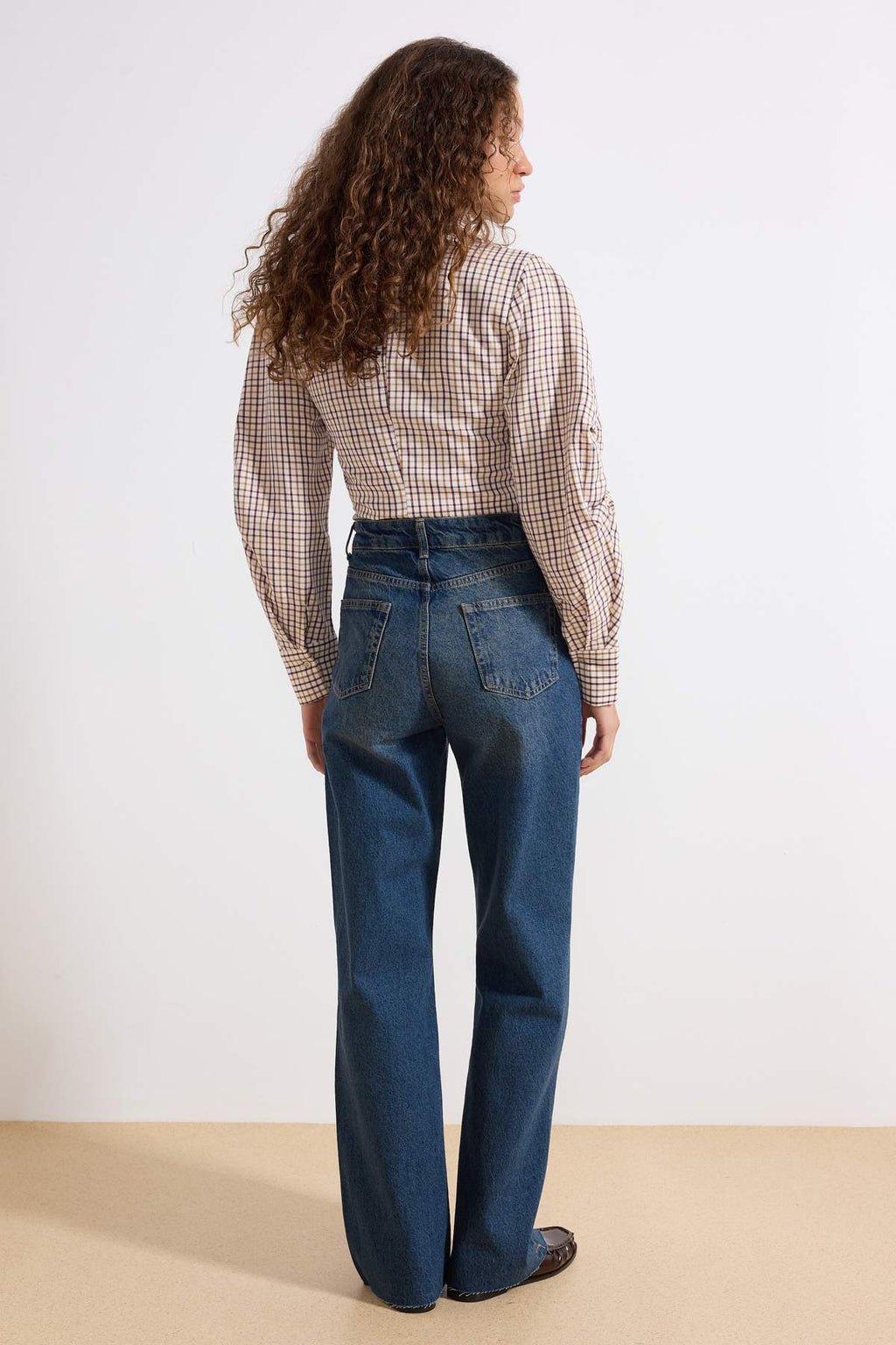 Trendyolmilla Ekru Paçası Kesikli Yüksek Bel Straight %100 Pamuk Non-Stretch Jeans TWOAW25JE00378