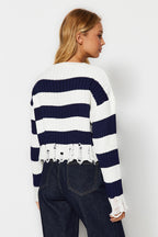 Trendyolmilla Siyah Crop Geniş Kalıp Çizgili Triko Kazak TWOAW24KZ00905