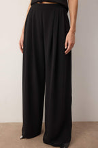 Trendyolmilla EXCLUSIVE Siyah Çift Pilili Dökümlü Kumaş Extra Wide Leg Geniş Paça Pantolon TWOAW26PL00122