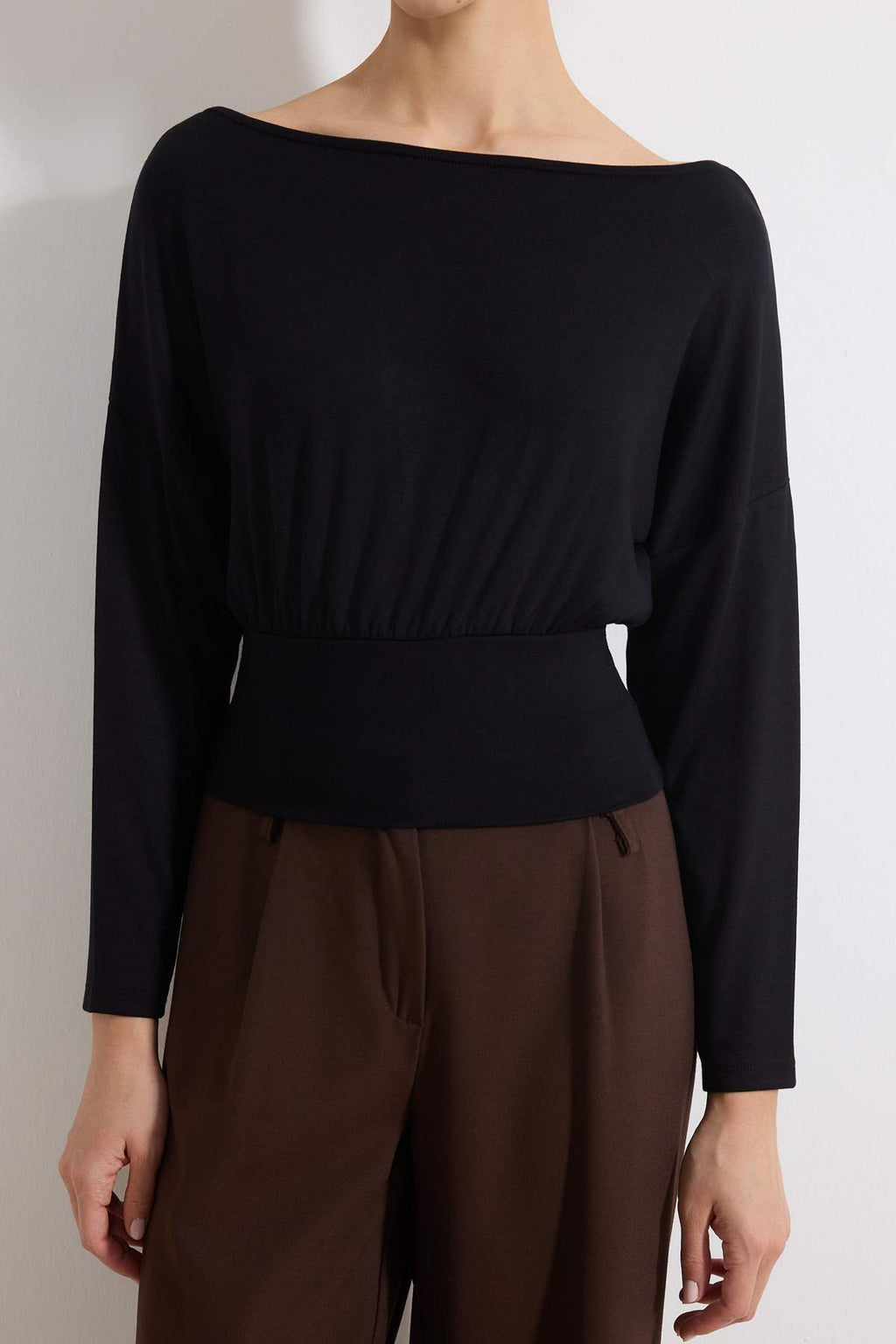 Siyah Fitted/Vücuda Oturan Kayık Yaka Uzun Kollu Premium Yumuşak Örme Bluz TWOSS26BZ00344