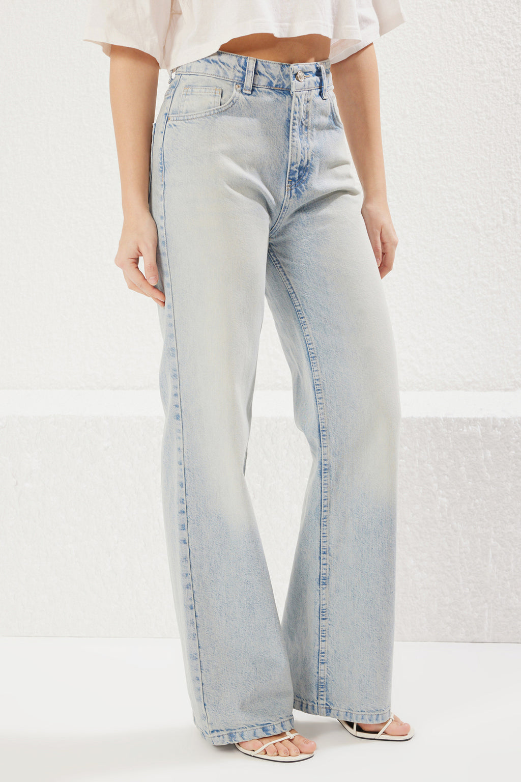 Trendyolmilla Açık Mavi Premium Yüksek Bel Wide Leg Jeans TWOSS25JE00089