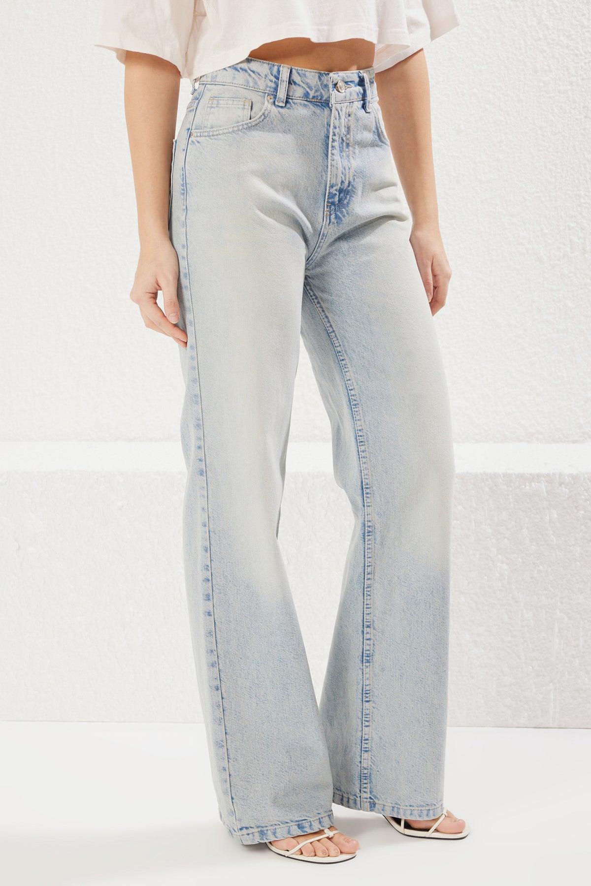 Trendyolmilla Açık Mavi Premium Yüksek Bel Wide Leg Jeans TWOSS25JE00089