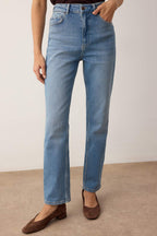 Mavi Yüksek Bel Comfort/Esnek Slim Fit Mom Jeans TWOAW26JE00229