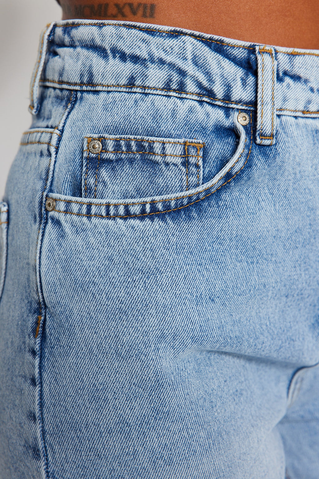 Trendyolmilla Beyaz Yüksek Bel Mom %100 Pamuk Non-Stretch Jeans TWOAW24JE00076