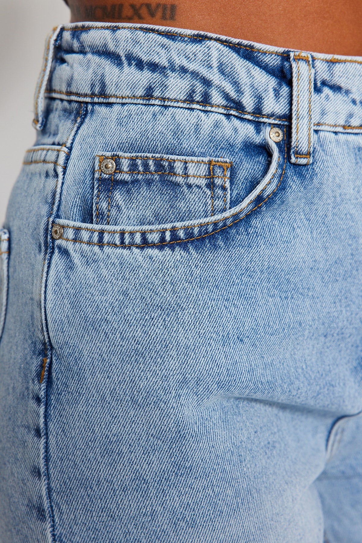 Trendyolmilla Beyaz Yüksek Bel Mom %100 Pamuk Non-Stretch Jeans TWOAW24JE00076