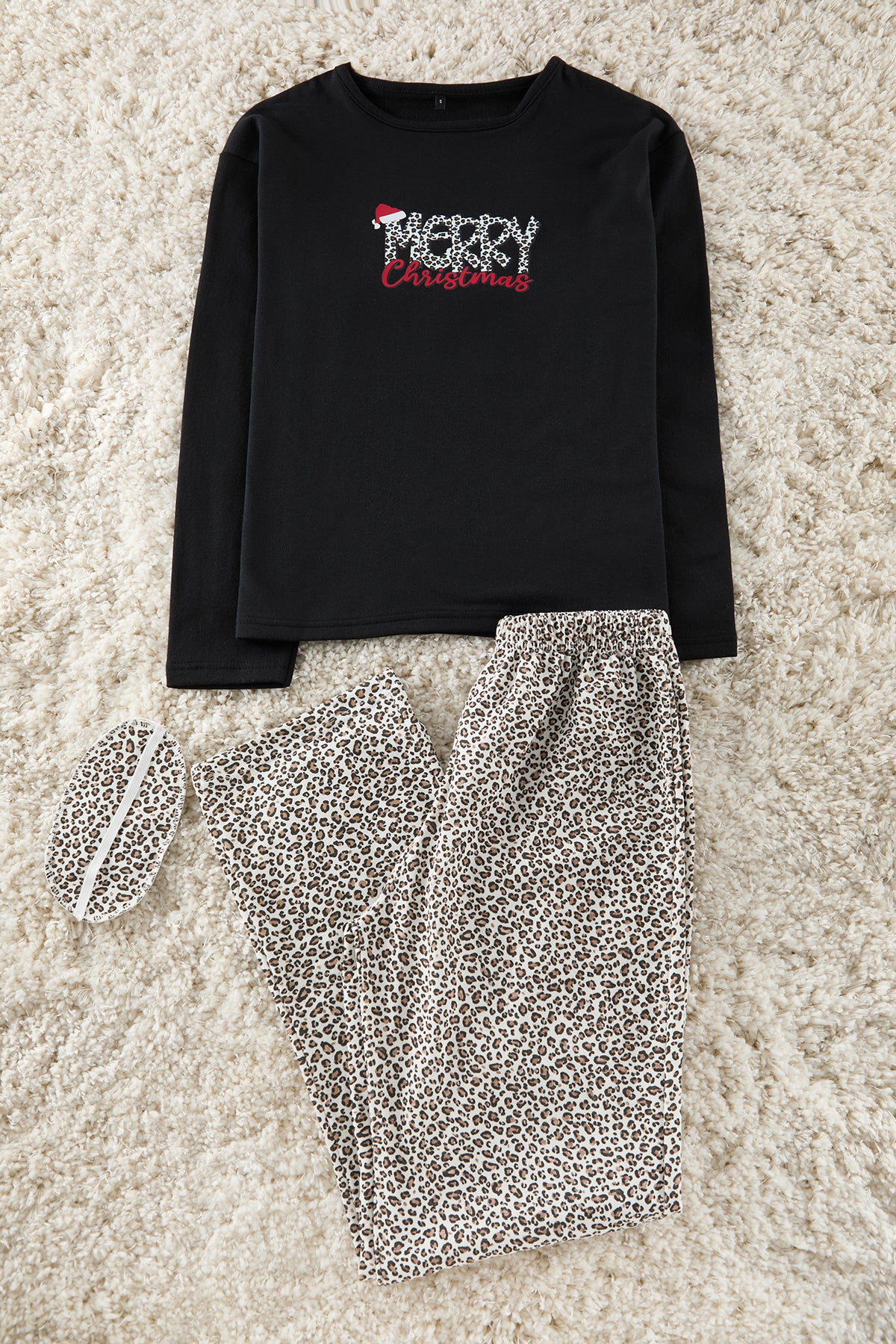 Trendyolmilla Siyah Pamuklu Leopar Desenli ve Yılbaşı Temalı Uyku Bantlı Örme Pijama Takımı THMAW25PT00223