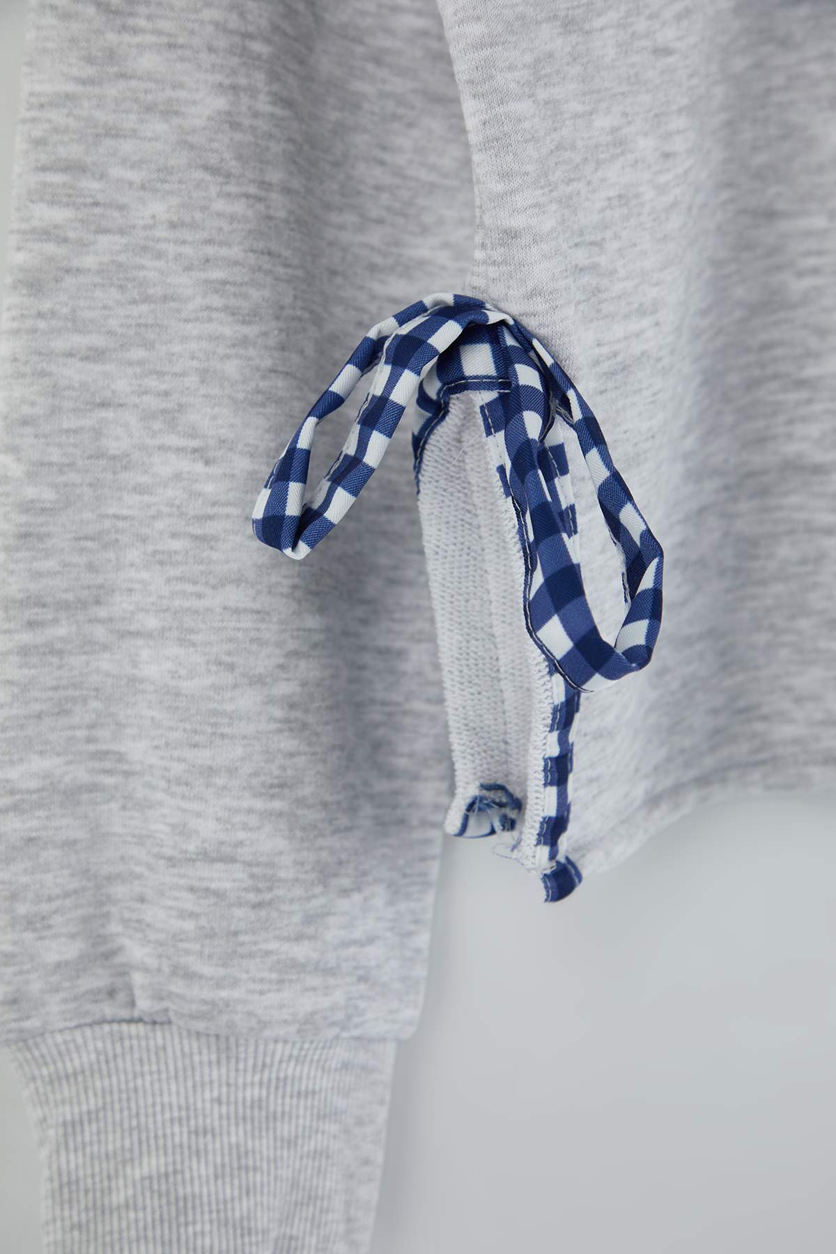 Trendyolmilla Lacivert Kalın İçi Polarlı Kurdele Detaylı Crop Boy Örme Sweatshirt TWOAW26SW00075