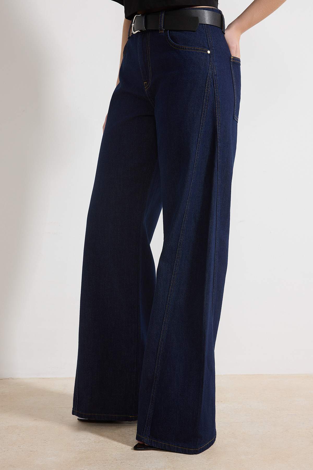Koyu Mavi DÖKÜMLÜ Kemerli %100 Pamuk Yüksek Bel Wide Leg Jeans TWOSS26JE00076