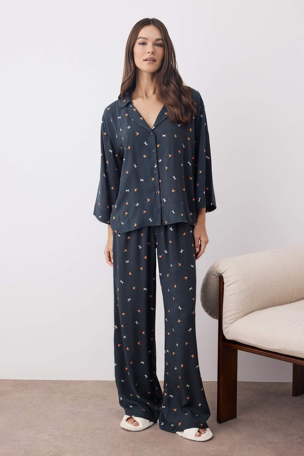 Trendyolmilla Ekru Baskılı Viskon Dokuma Pijama Takımı THMAW26PT00065