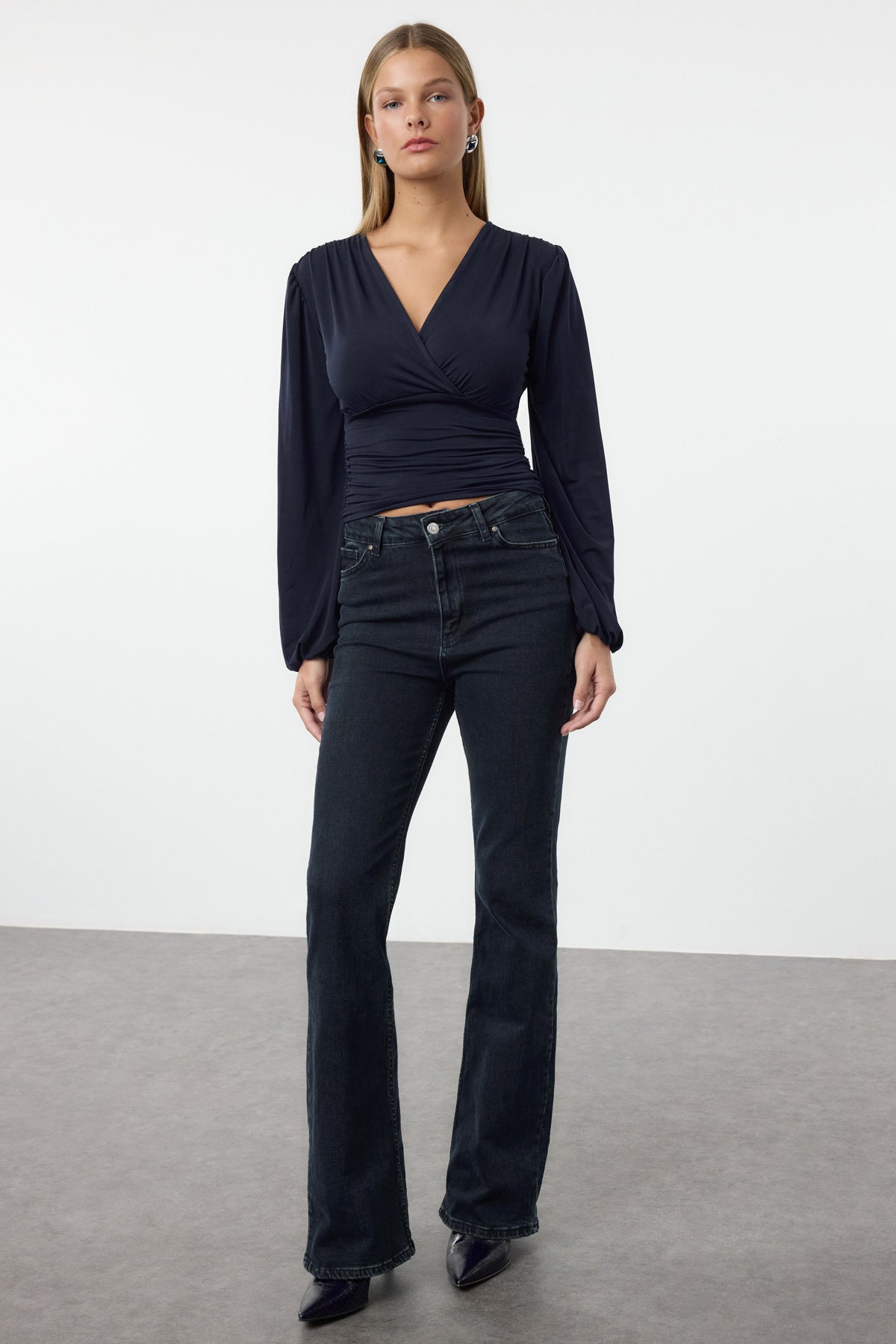 Trendyolmilla Lacivert Kruvaze Büzgü/Drape Detaylı Uzun Kollu Esnek Örme Bluz TWOAW25BZ00021 Main image