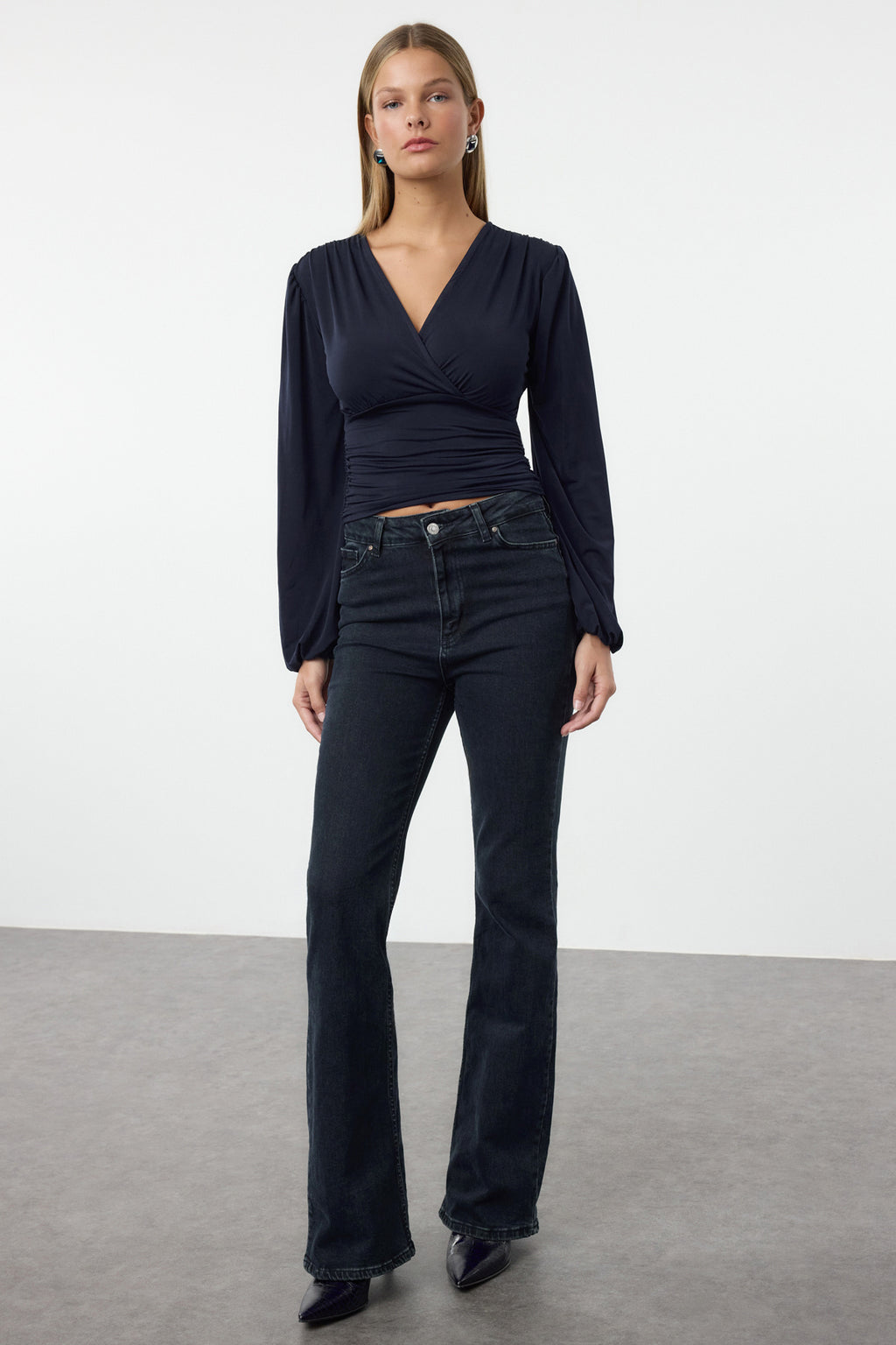 Trendyolmilla Lacivert Kruvaze Büzgü/Drape Detaylı Uzun Kollu Esnek Örme Bluz TWOAW25BZ00021