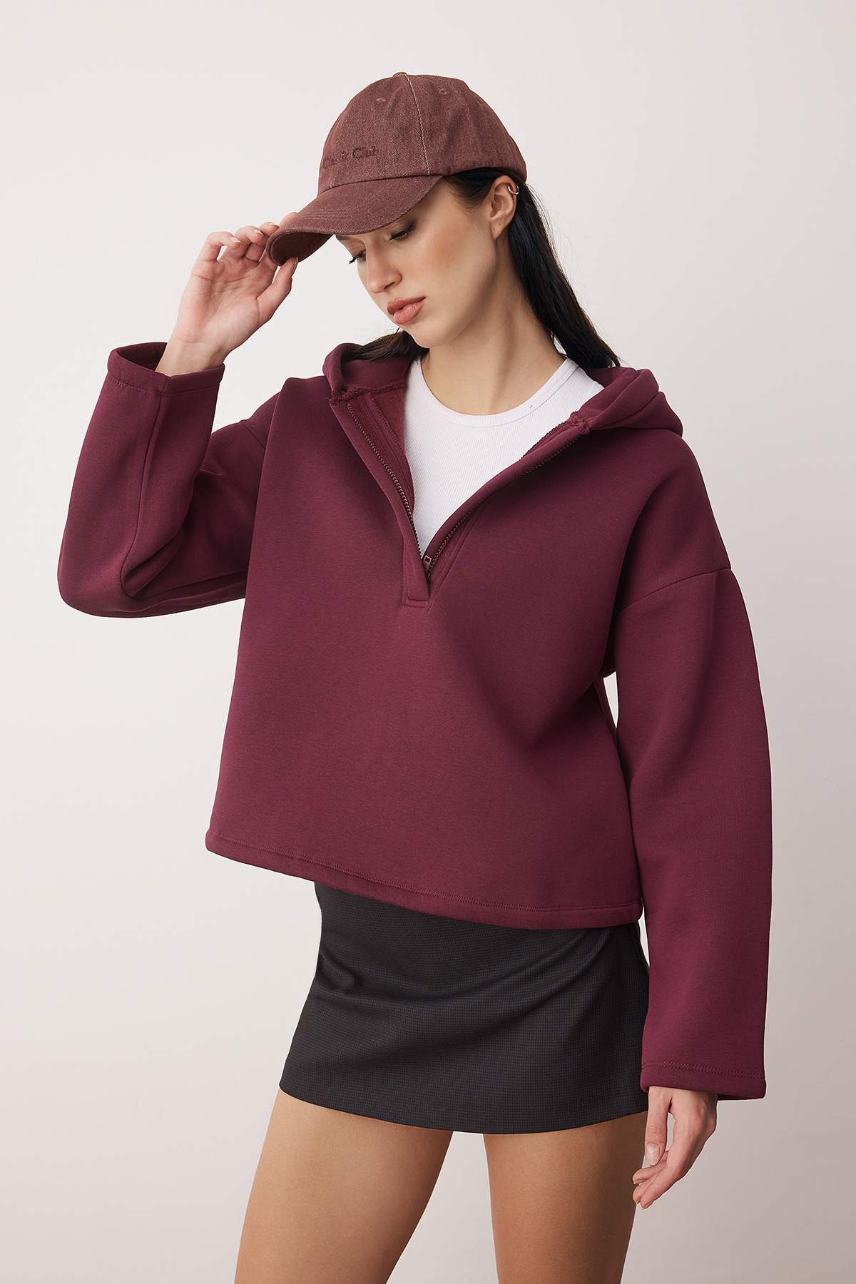 Trendyolmilla Siyah Kalın İçi Polarlı Yarım Pat Fermuarlı Oversize Kapüşonlu Örme Sweatshirt TWOAW26SW00060