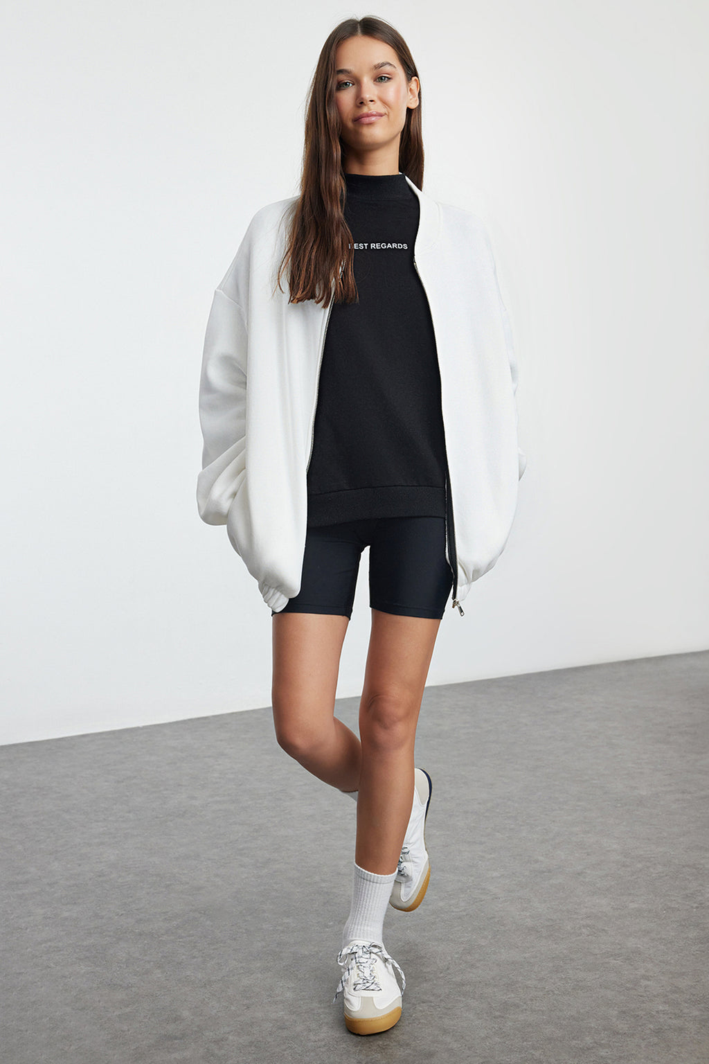 Trendyolmilla Ekru Fermuarlı Oversize/Geniş Kalıp Kalın İçi Polarlı  Örme Sweatshirt TWOAW25SW00122