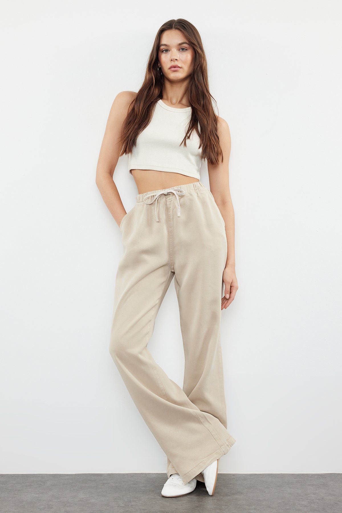 Trendyolmilla Bej More Sustainable %100 Tencel™ Beli Lastikli Yüksek Bel Jeans TWOSS24JE00203 Secondary image