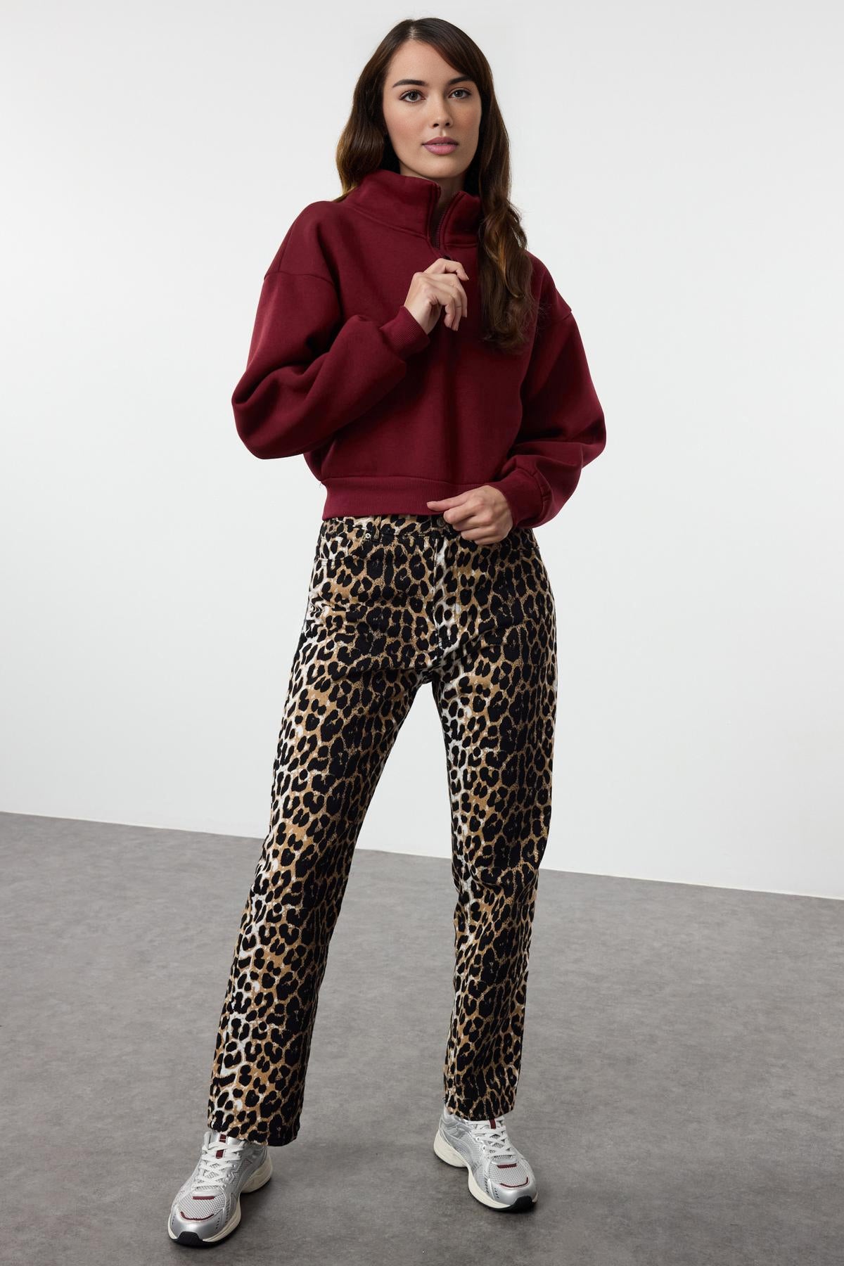 Trendyolmilla Siyah Rahat Kesim Crop Basic Fermuarlı Dik Yaka Kalın İçi Polarlı Örme Sweatshirt TWOAW24SW00221