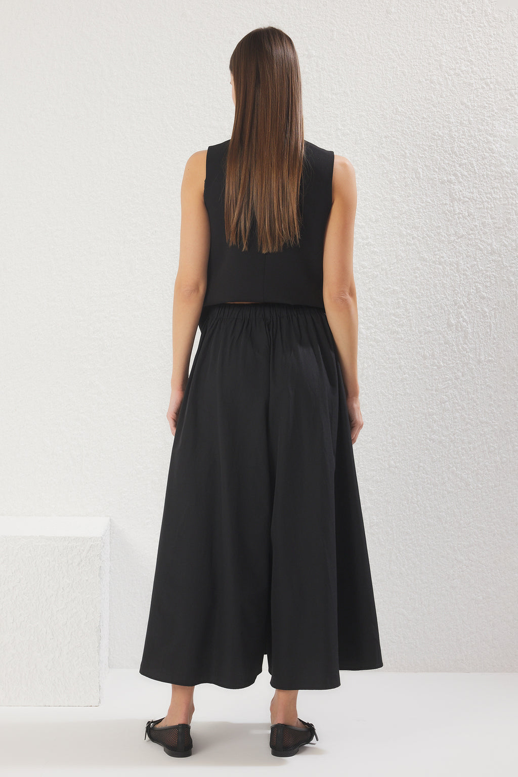 Siyah Etek Görünümlü Mat Dokulu Wide Leg Extra Geniş Paça Beli Lastikli Pantolon TWOSS25PL00101