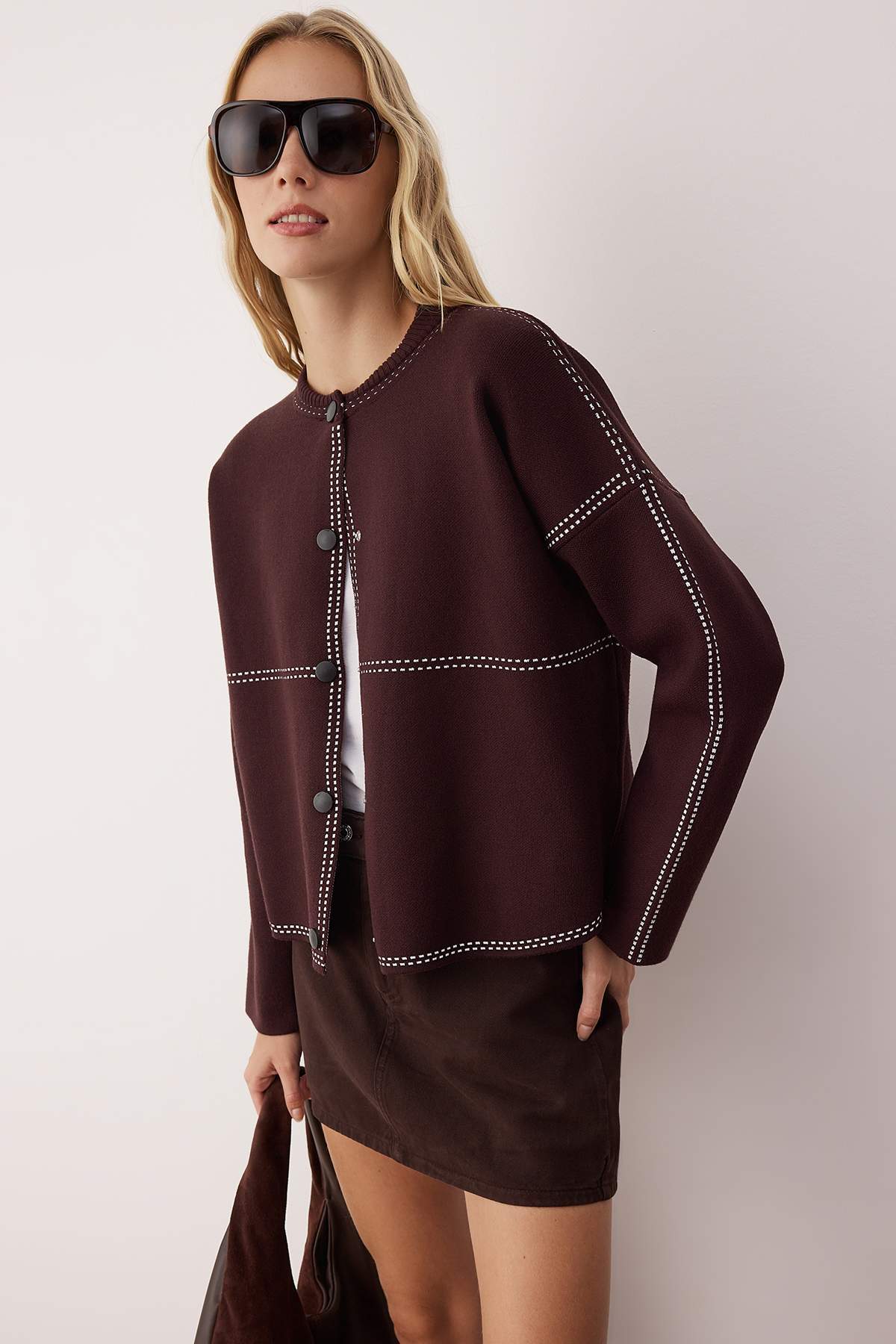 Trendyolmilla Ekru Premium/Özel İplik Geniş Kalıp Bomber Yaka Triko Hırka TWOAW26HI00028