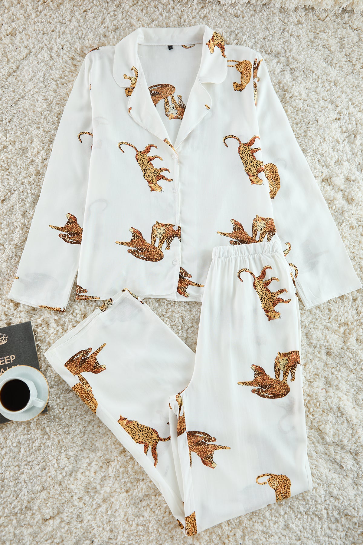 Trendyolmilla Ekru Kaplan Desenli Viskon Dokuma Pijama Takımı THMAW25PT00036 Secondary image