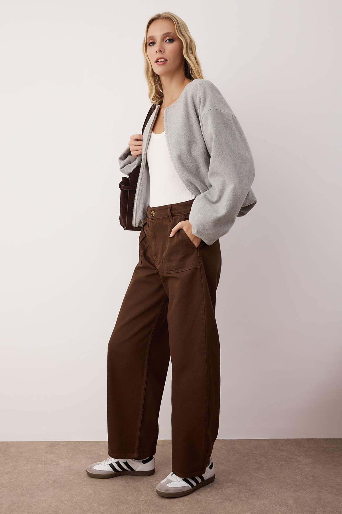 Trendyolmilla Haki Barrel Kalıp %100 Pamuk Gabardin Pantolon TWOAW26PL00084