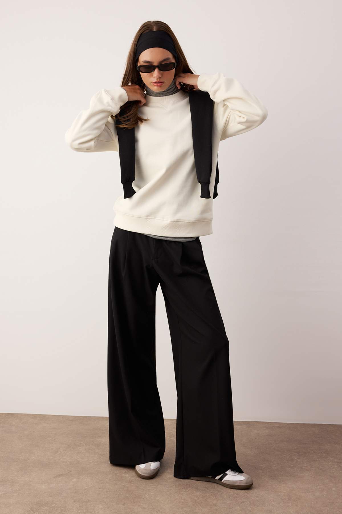 Trendyolmilla Ekru Premium Oversize/Geniş Kalıp Kalın İçi Polarlı Örme Sweatshirt TWOAW26SW00203 Secondary image