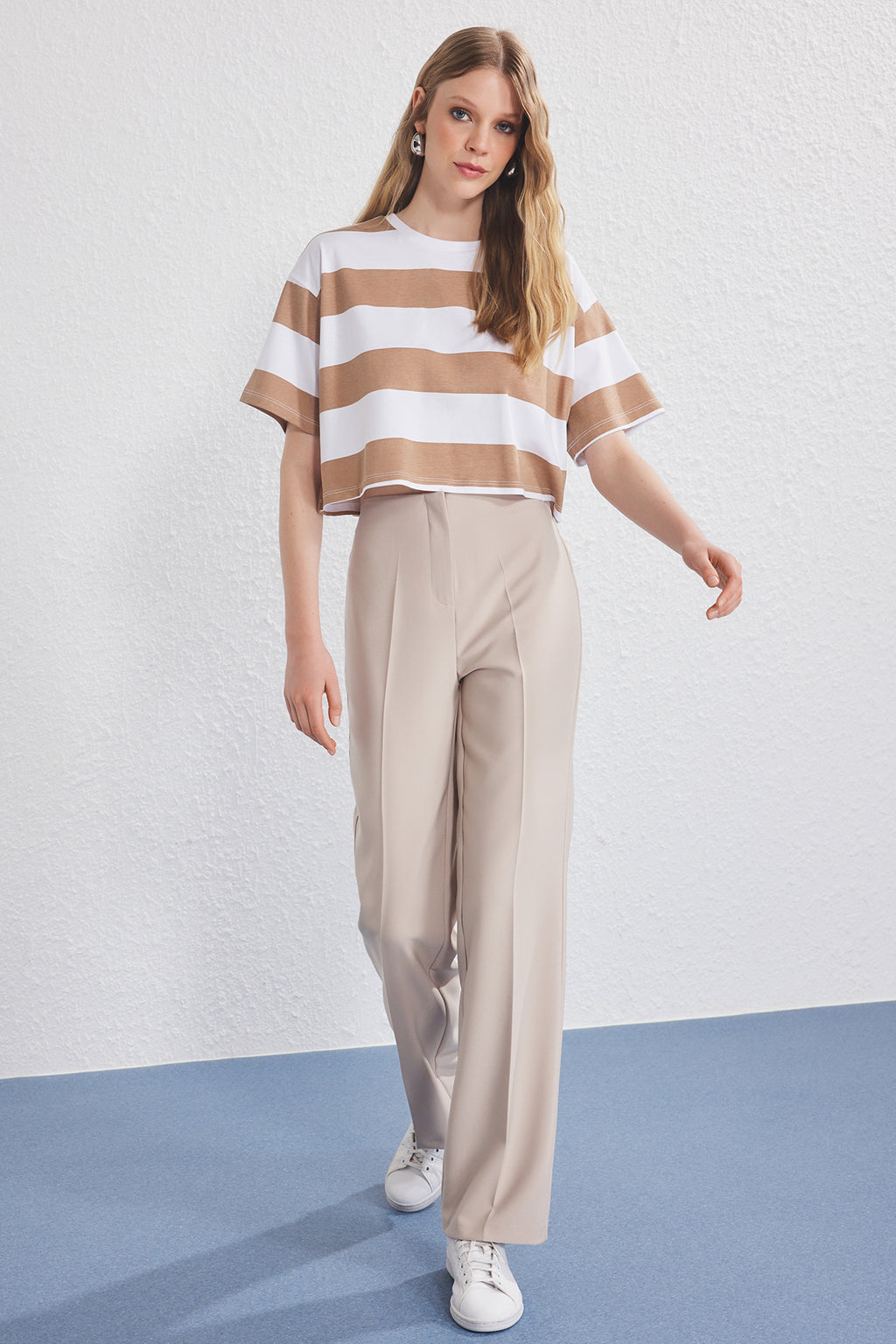 Trendyolmilla Siyah Arka Beli Lastikli Straight/Düz Kesim Dokuma Pantolon TWOSS25PL00102