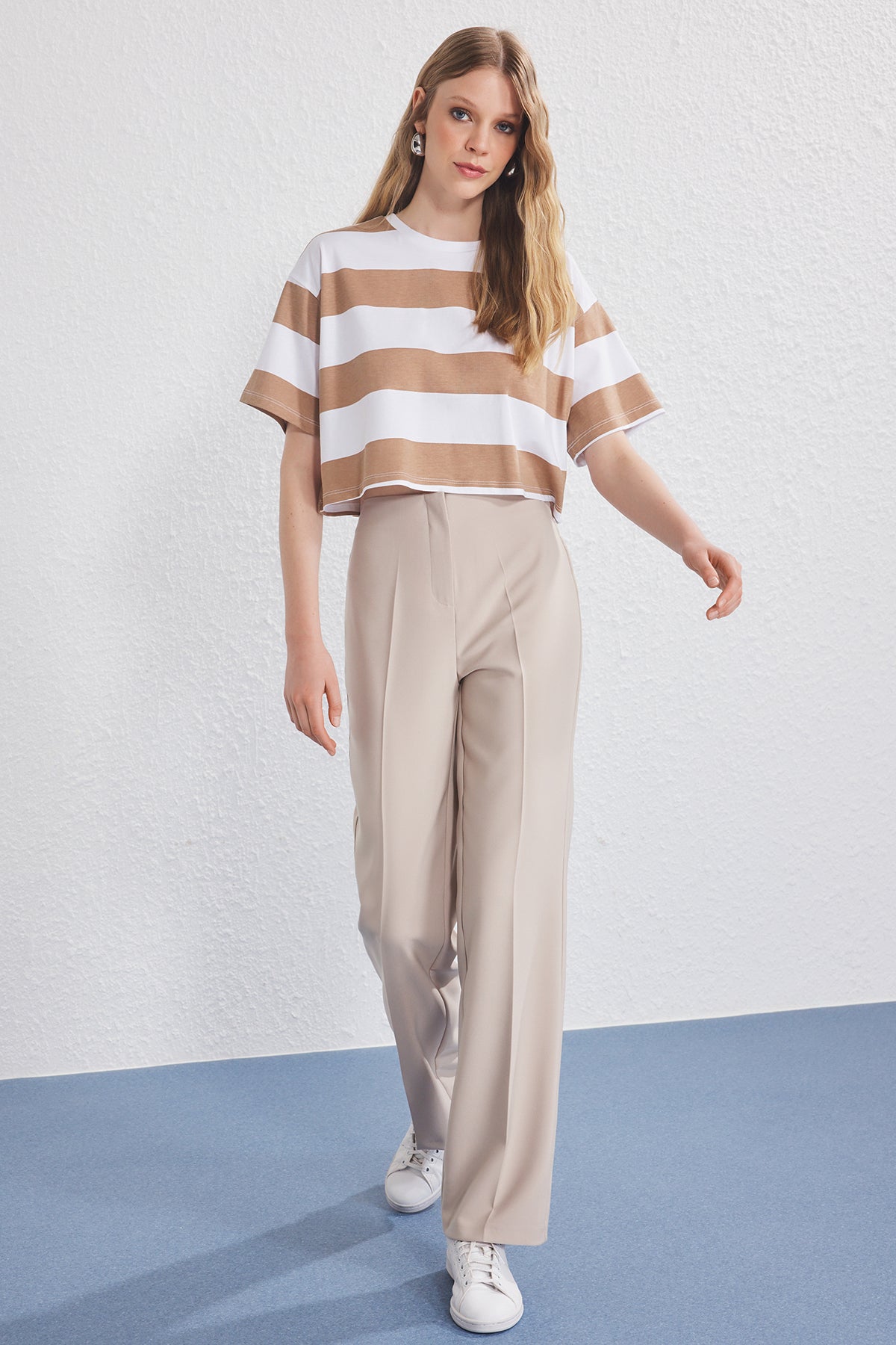 Trendyolmilla Siyah Arka Beli Lastikli Straight/Düz Kesim Dokuma Pantolon TWOSS25PL00102