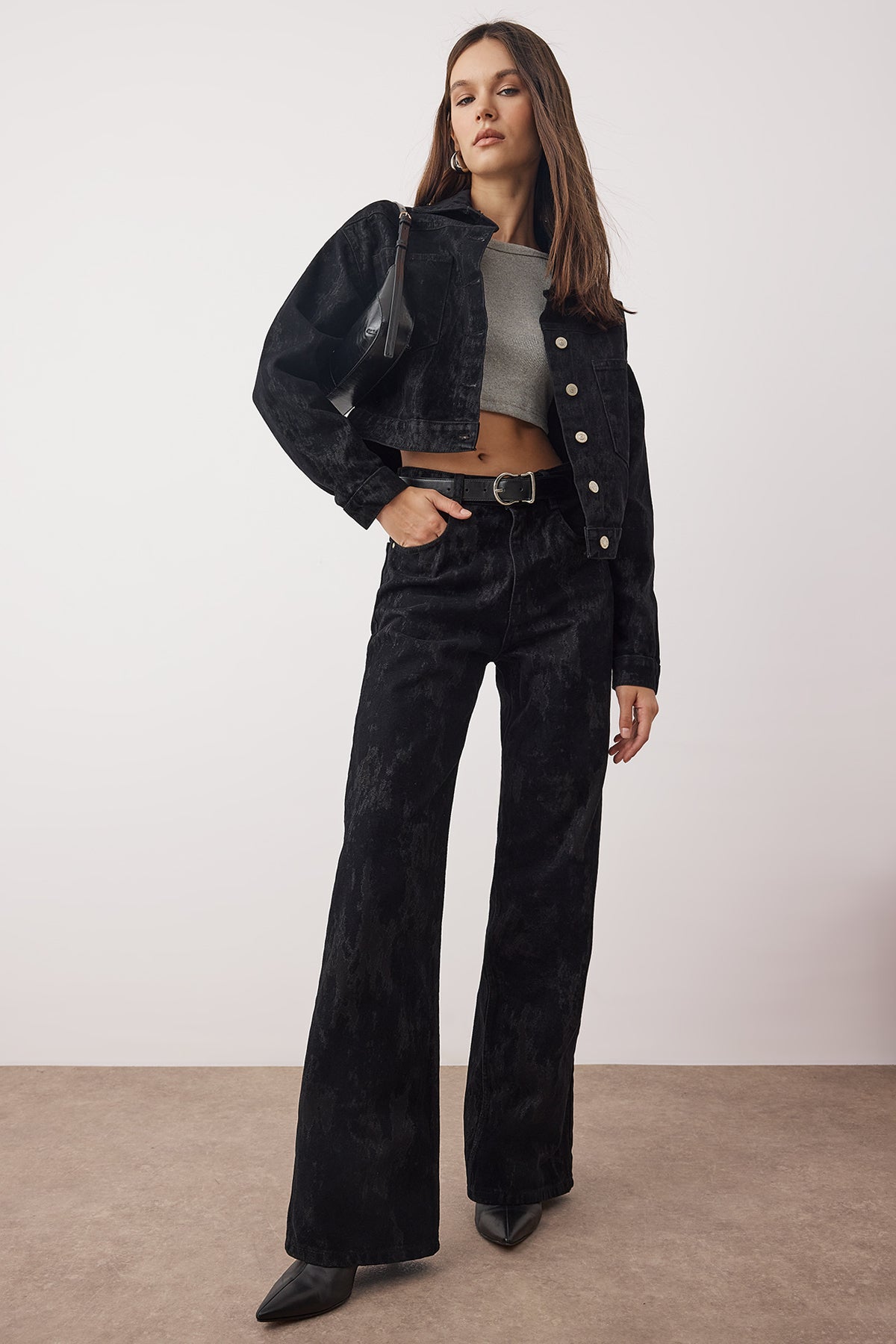 Siyah Siyah Süet Görünümlü Flok Baskılı Yüksek Bel Wide Leg Jeans Yüksek Bel Jeans TWOAW26JE00309