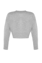 Trendyolmilla Gri Crop Yumuşak Dokulu Düğmeli Triko Hırka TWOAW24HI00198
