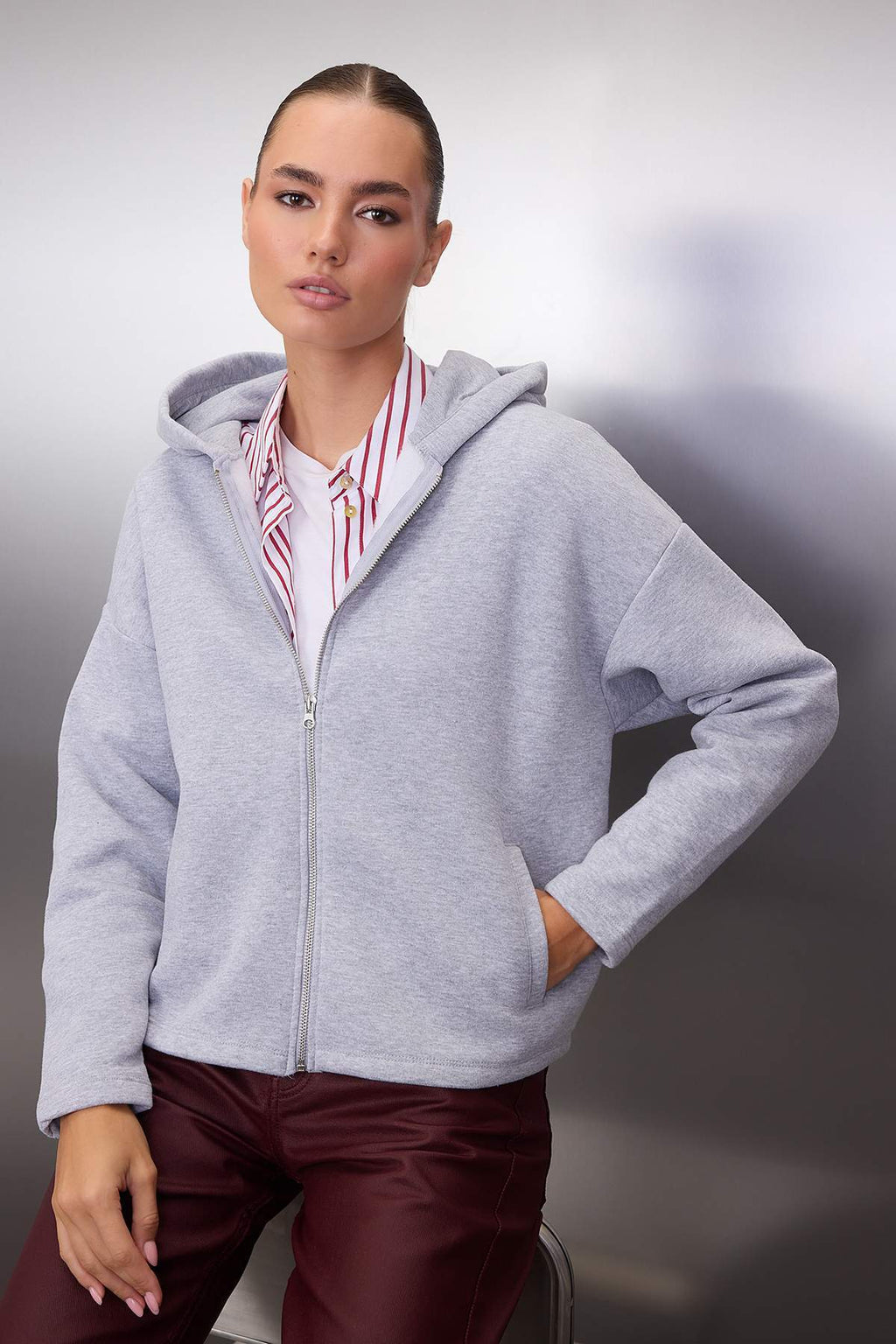 Trendyolmilla Gri Melanj Kalın İçi Polarlı Kapüşonlu Fermuarlı Oversize/Geniş Kesim Örme Sweatshirt TWOAW26SW00111