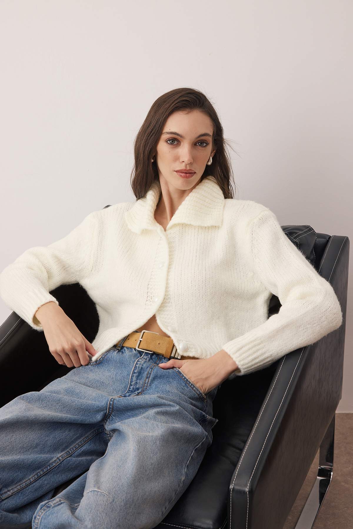 Trendyolmilla Ekru  Oversize/Geniş Kalıp Crop  Triko Hırka TWOAW26HI00179 Main image