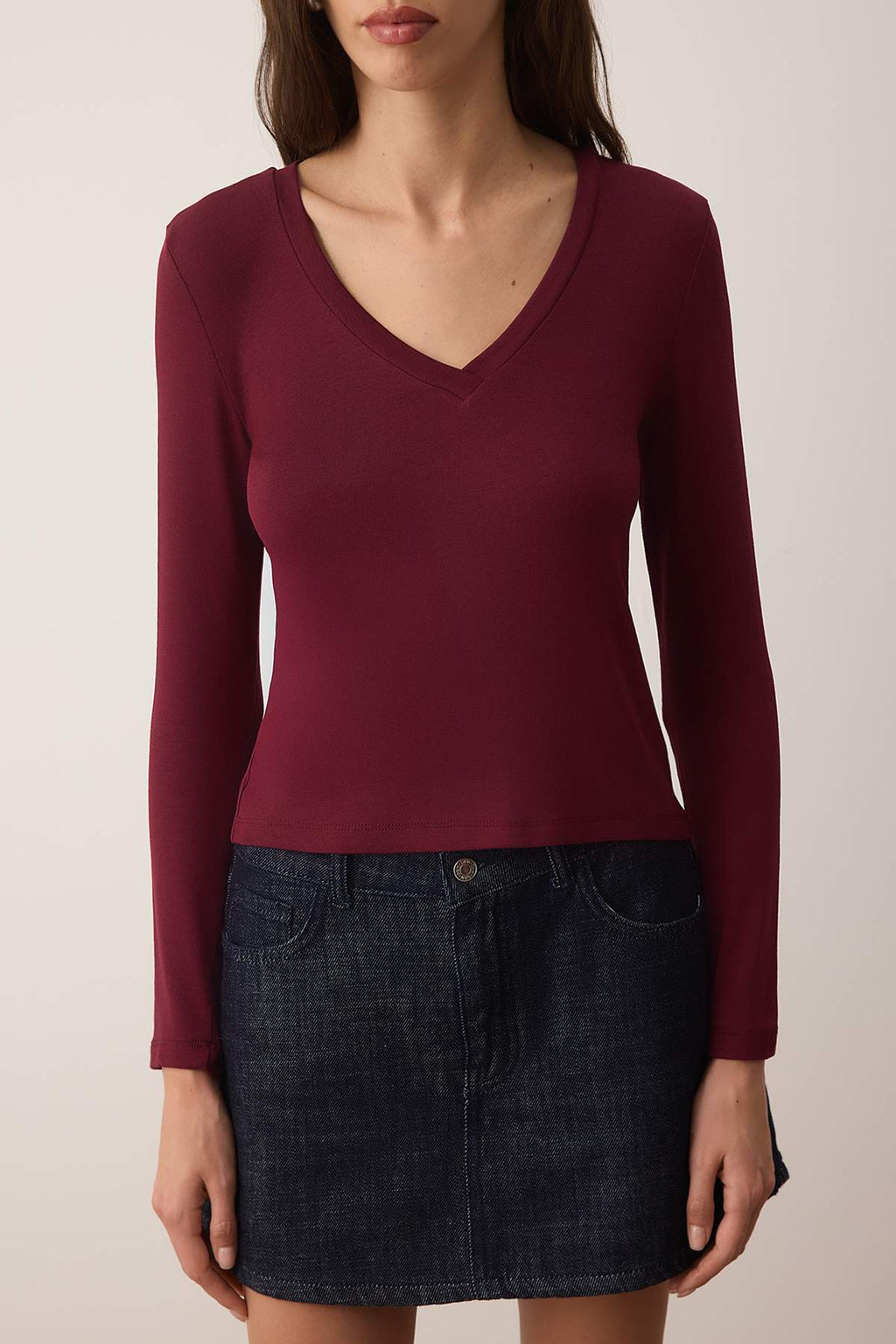 Trendyolmilla Siyah Premium Yumuşak Kumaşlı V Yaka Fitted/Vücuda Oturan Esnek Örme Bluz TWOAW24BZ00050