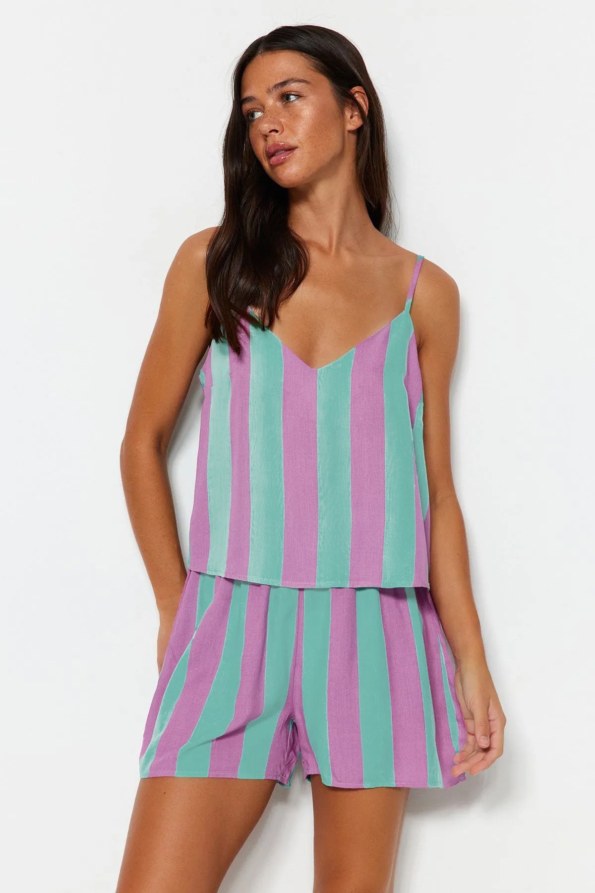 Trendyolmilla Çok Renkli Çizgili İp Askılı Viskon Şortlu Dokuma Pijama Takımı THMSS23PT00225
