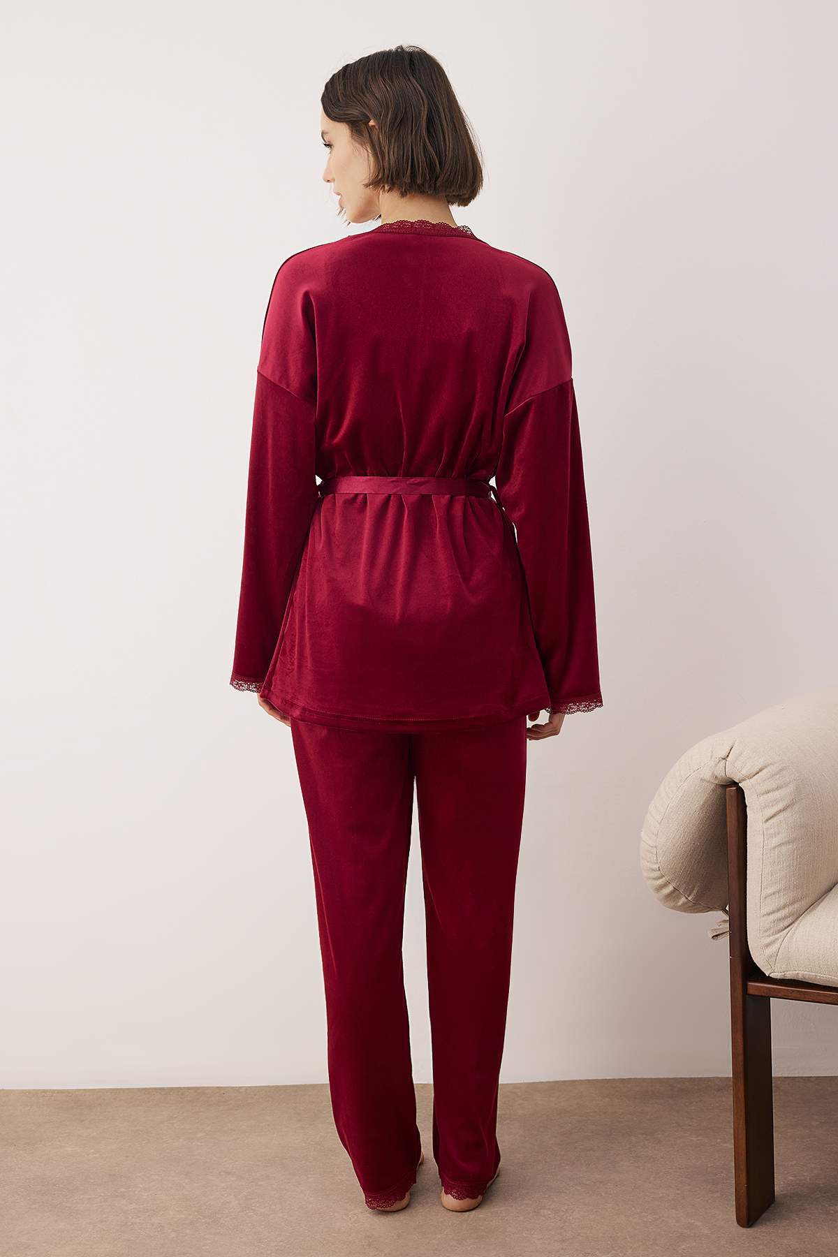 Trendyolmilla Bordo 3'lü Çeyiz Seti Dantel Detaylı Kadife Örme Sabahlık+Pijama Takımı THMAW26PT00191