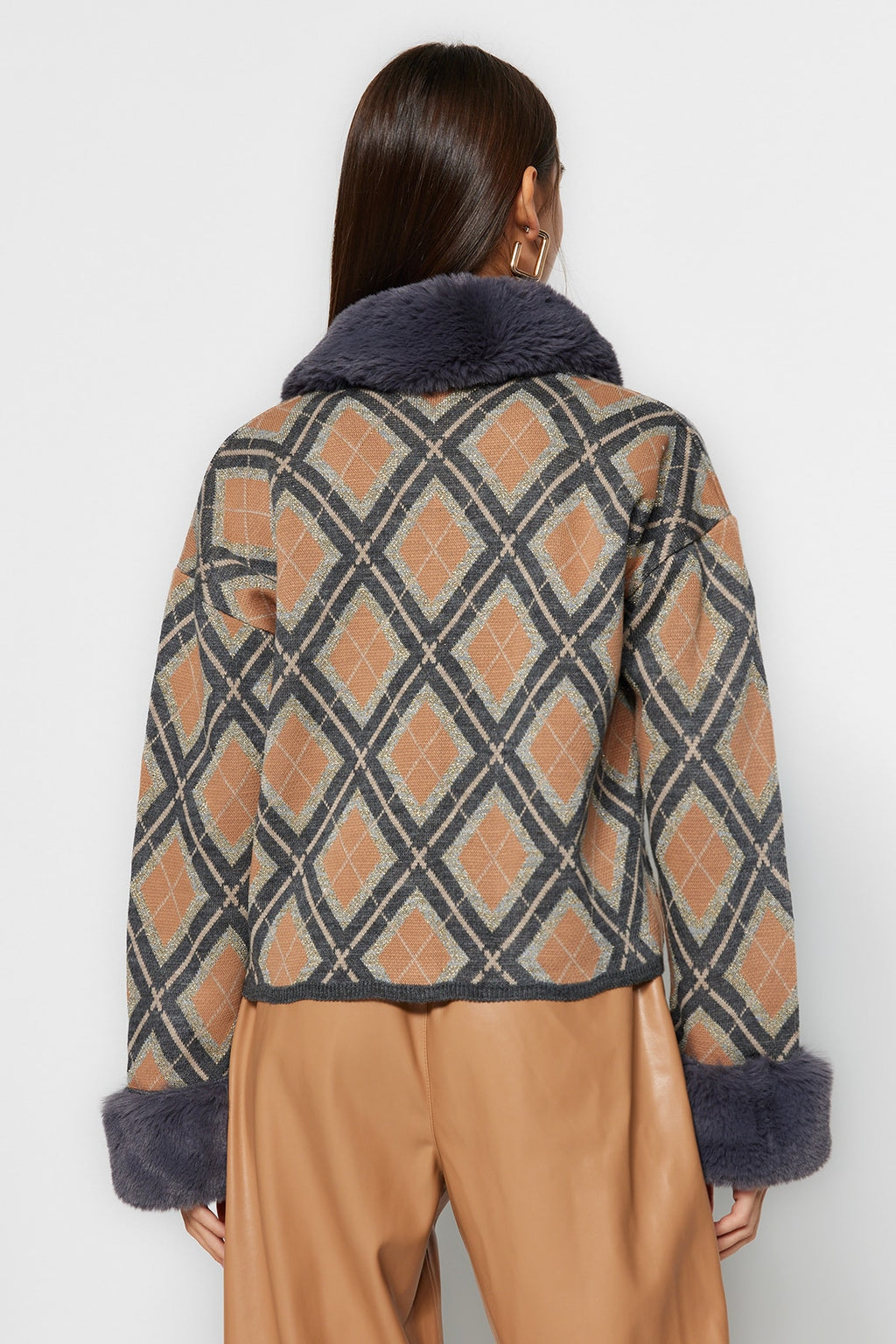 Trendyolmilla Siyah Çıkartılabilir Suni Kürklü Simli Crop Triko Hırka TWOAW24HI00043