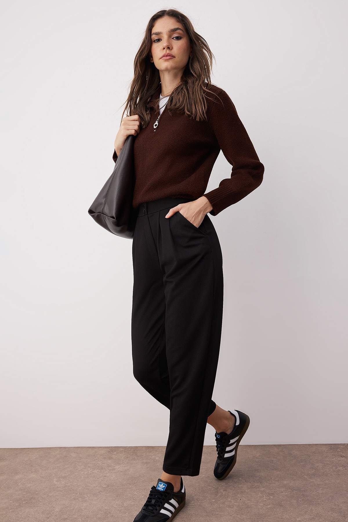 Trendyolmilla Kahverengi Havuç Kalıp Örme Pantolon TWOAW26PL00017