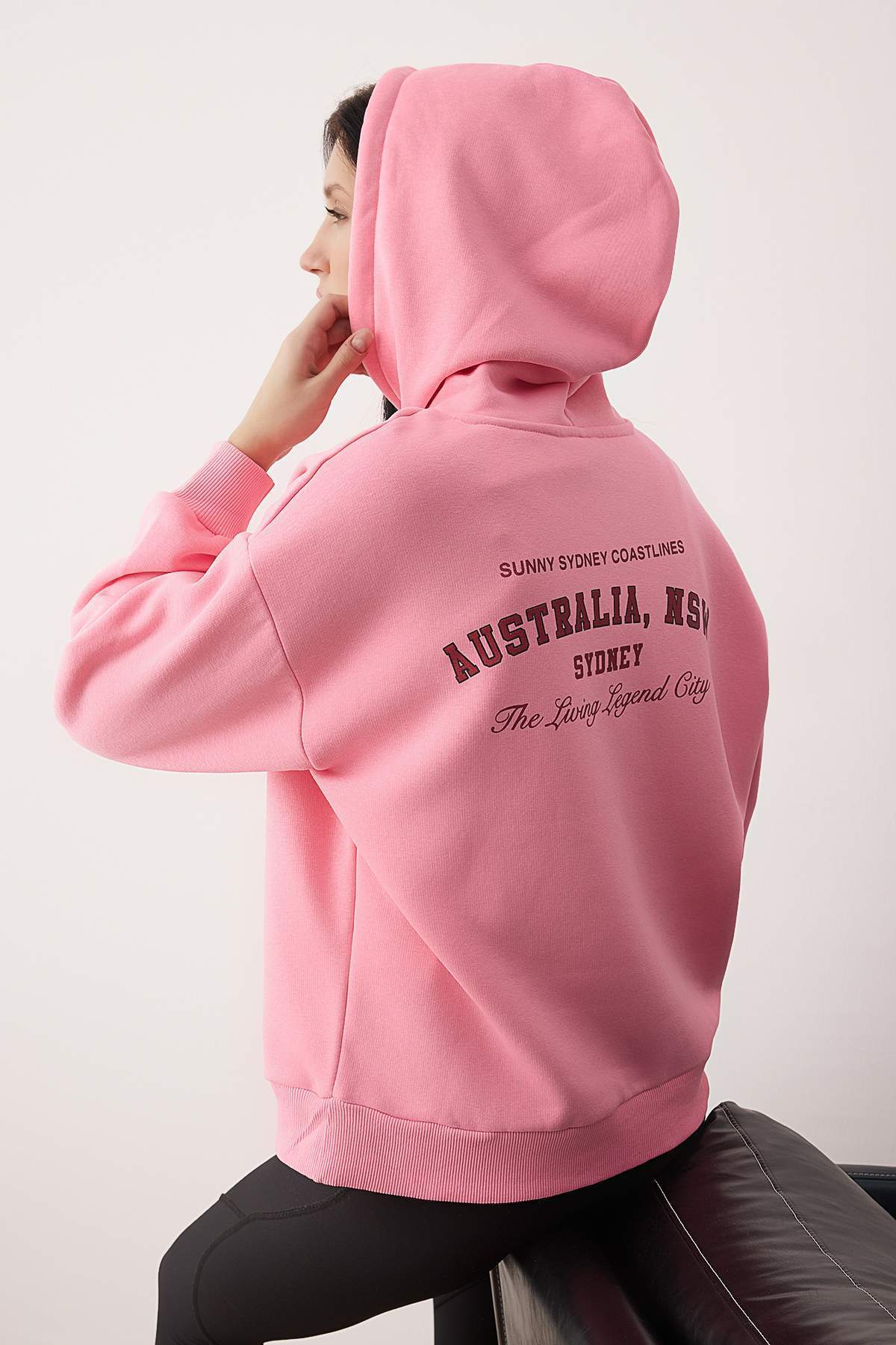 Trendyolmilla Açık Pembe alın İçi Polarlı Kapüşonlu Ön ve Sırt Baskılı Oversize Örme Sweatshirt TWOAW26SW00184